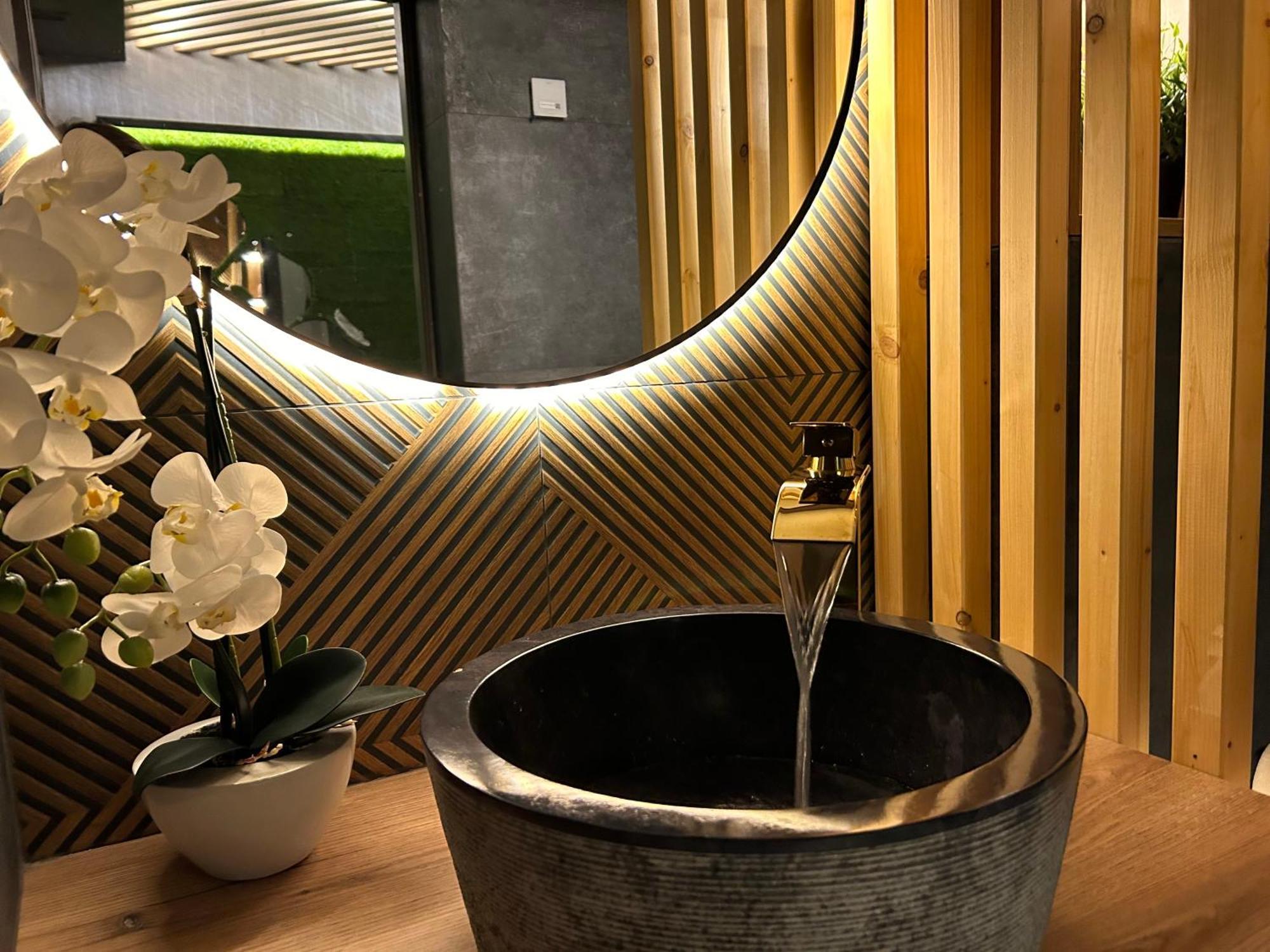 Leo Apartment Suite & Private Spa Zone - Old City Bratislava Ngoại thất bức ảnh