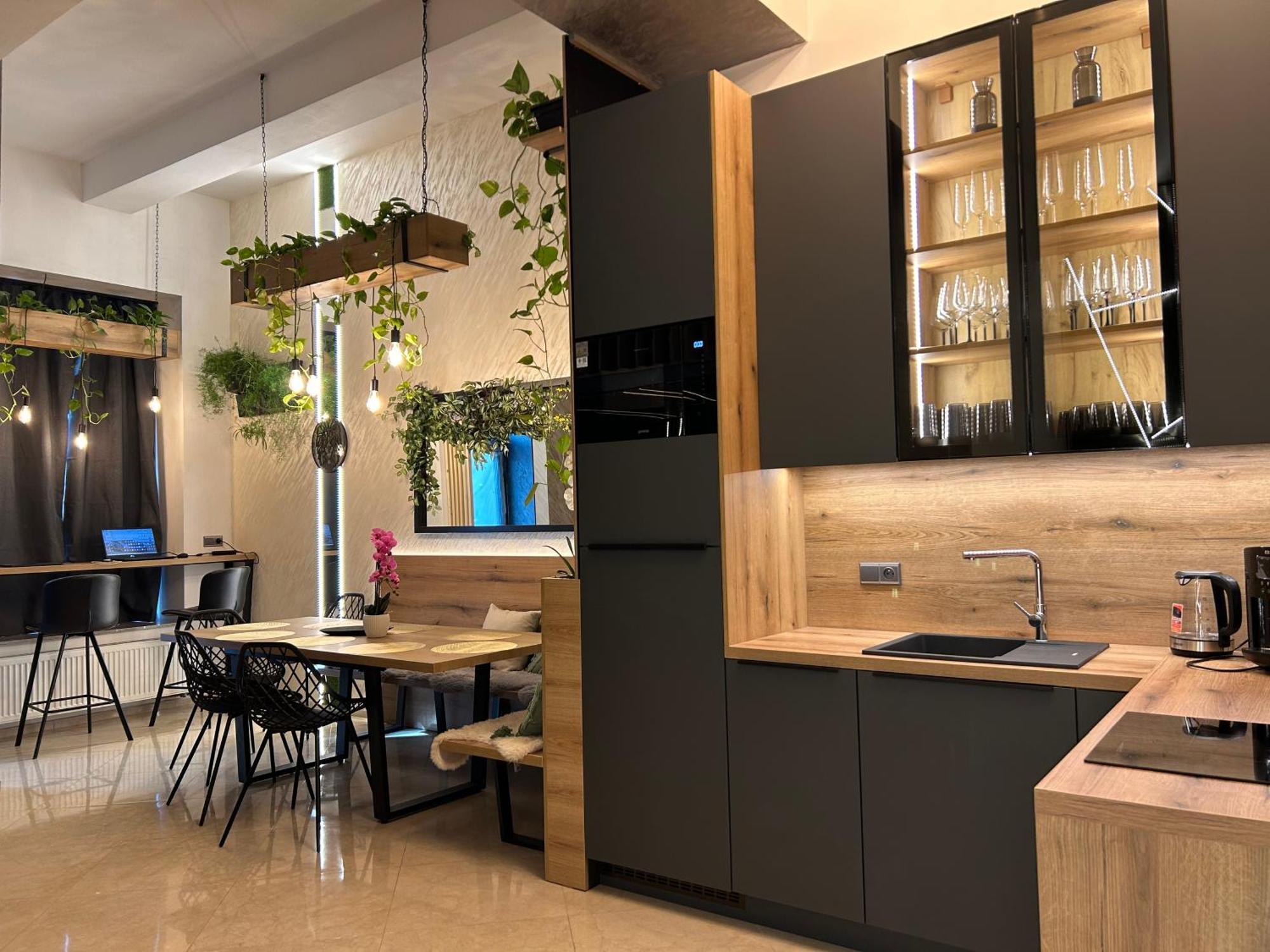 Leo Apartment Suite & Private Spa Zone - Old City Bratislava Ngoại thất bức ảnh