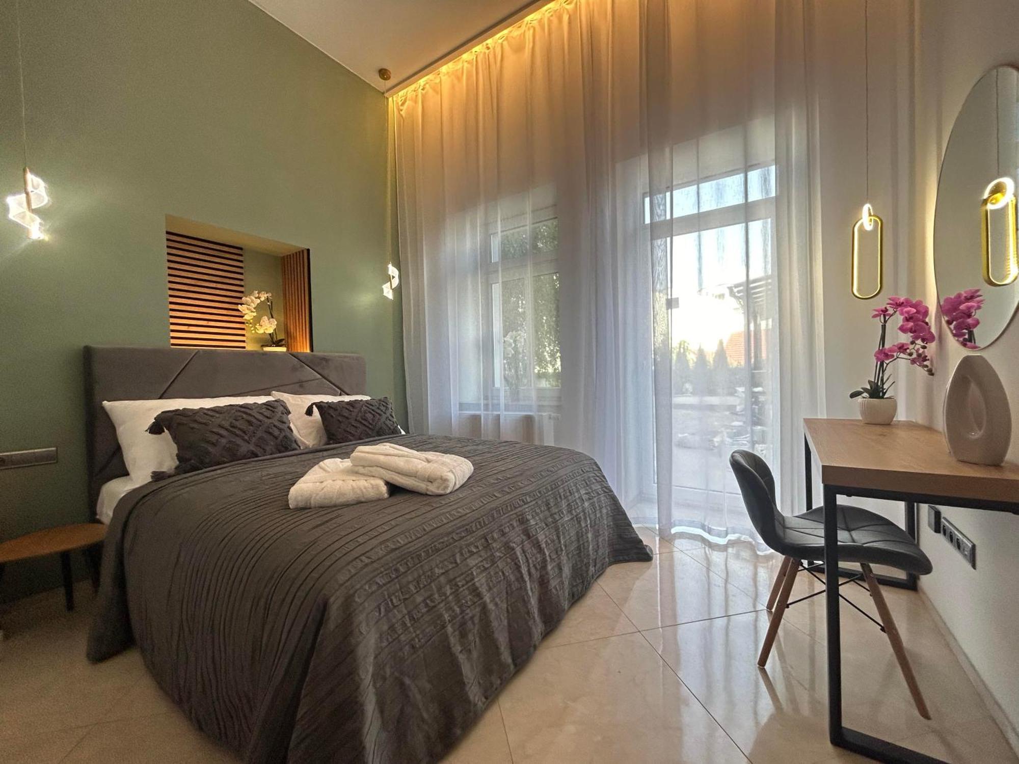 Leo Apartment Suite & Private Spa Zone - Old City Bratislava Ngoại thất bức ảnh