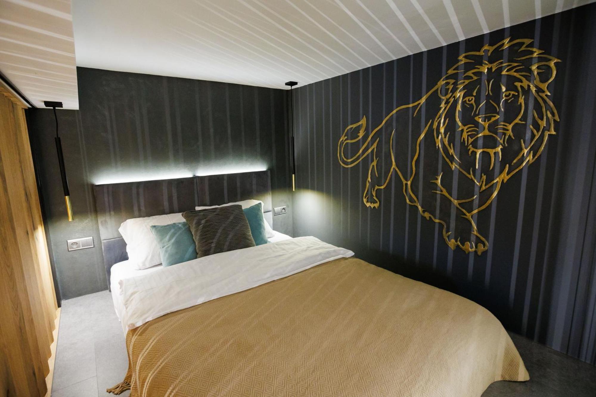 Leo Apartment Suite & Private Spa Zone - Old City Bratislava Ngoại thất bức ảnh