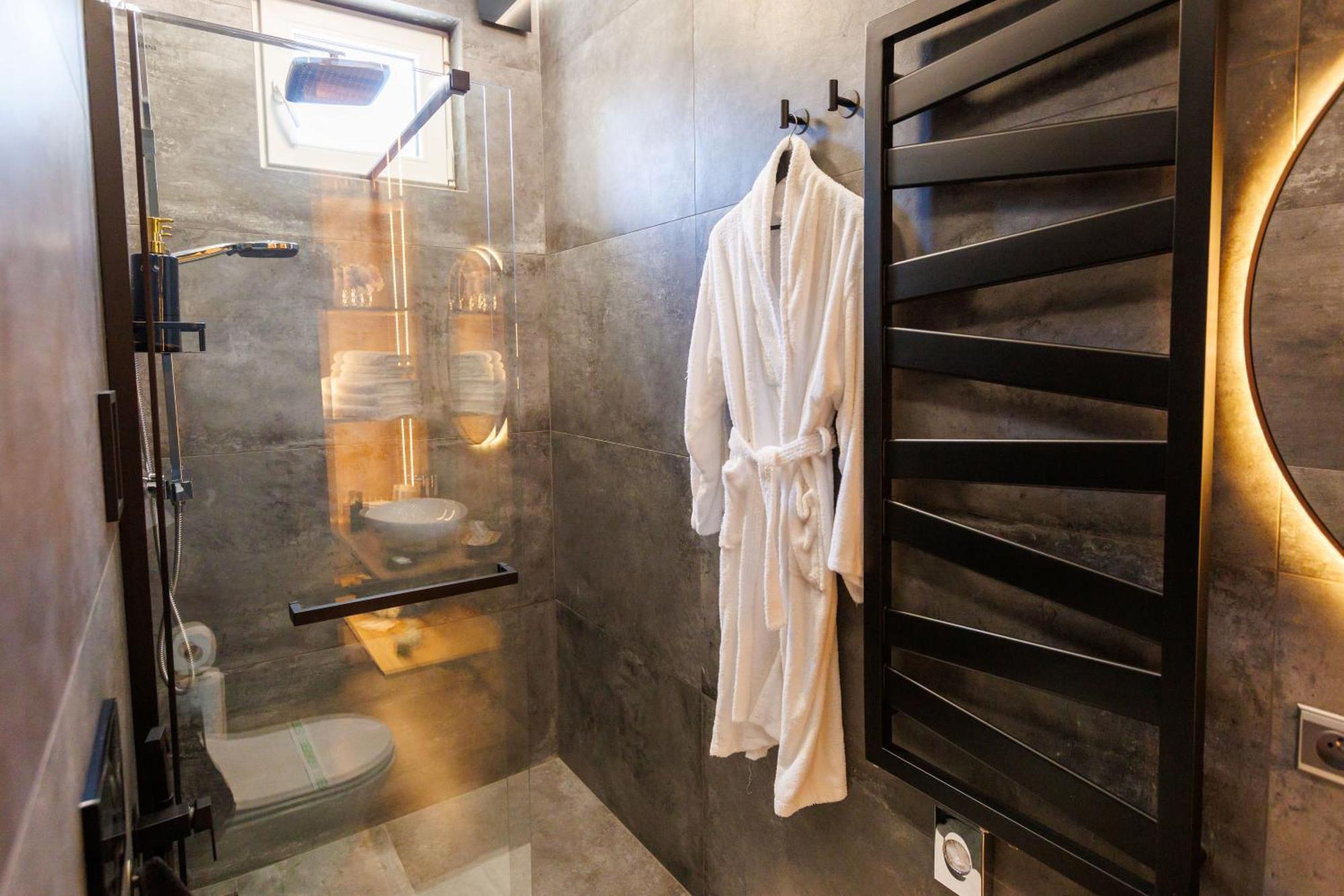 Leo Apartment Suite & Private Spa Zone - Old City Bratislava Ngoại thất bức ảnh