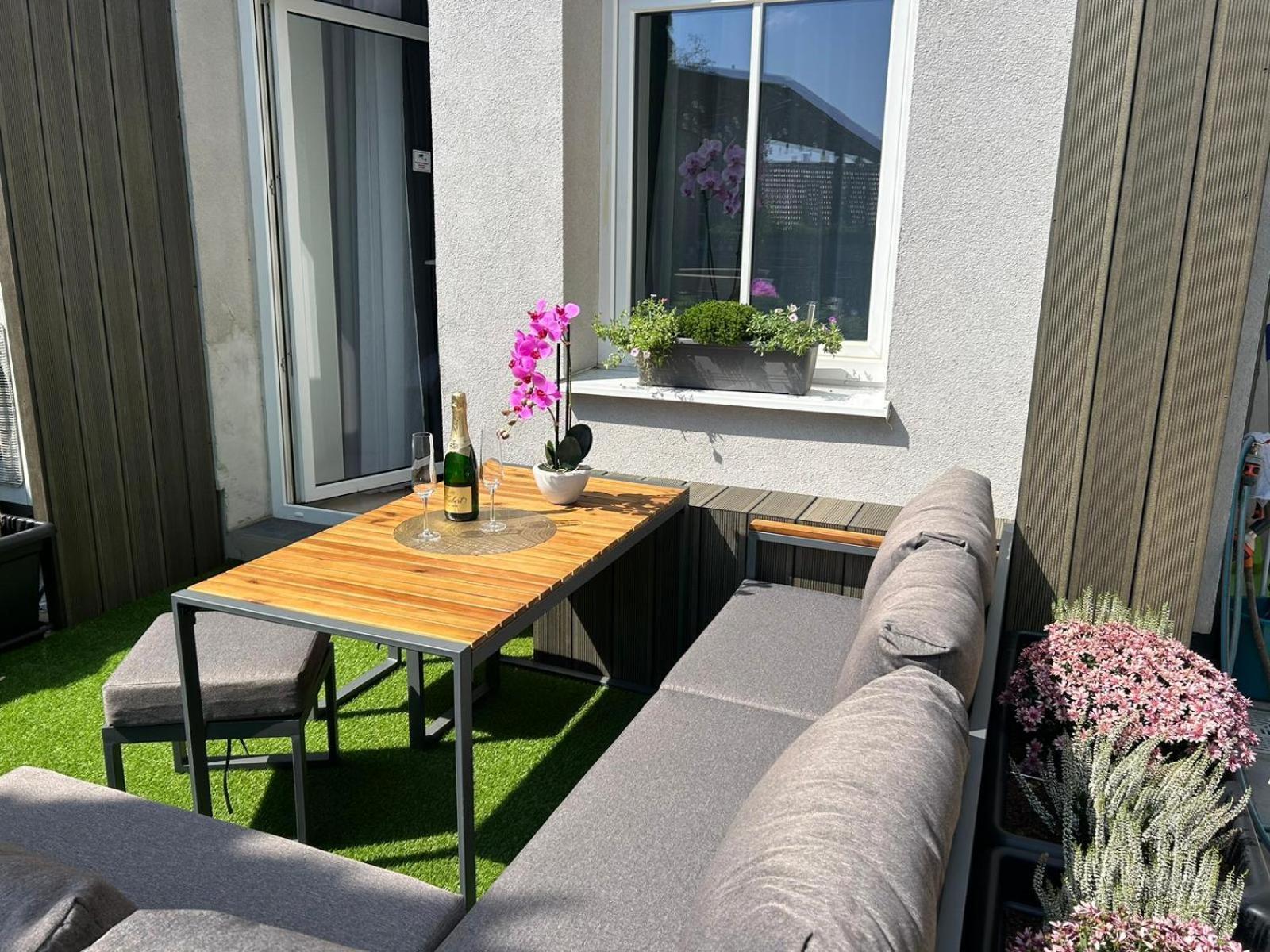 Leo Apartment Suite & Private Spa Zone - Old City Bratislava Ngoại thất bức ảnh