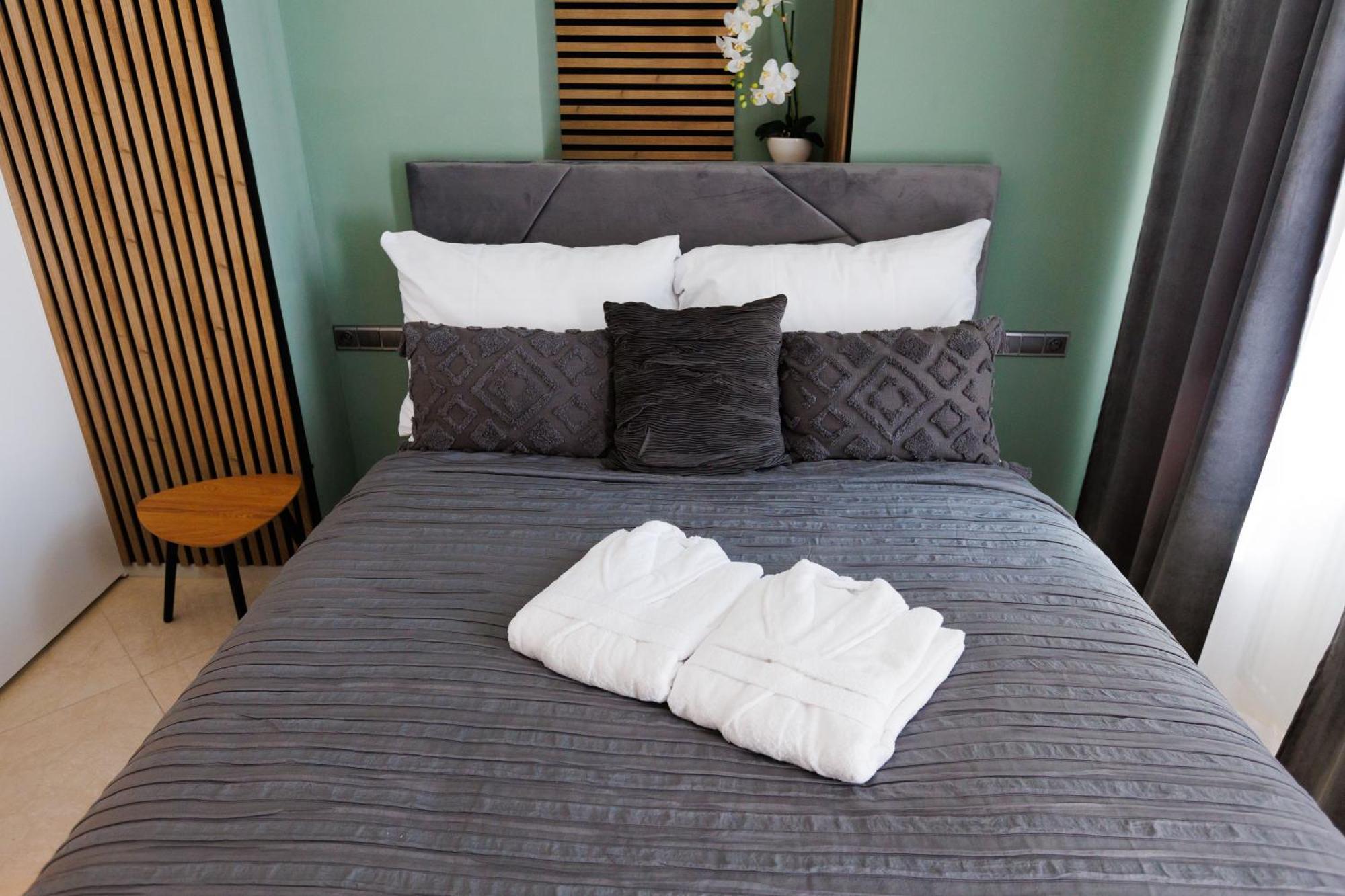 Leo Apartment Suite & Private Spa Zone - Old City Bratislava Ngoại thất bức ảnh
