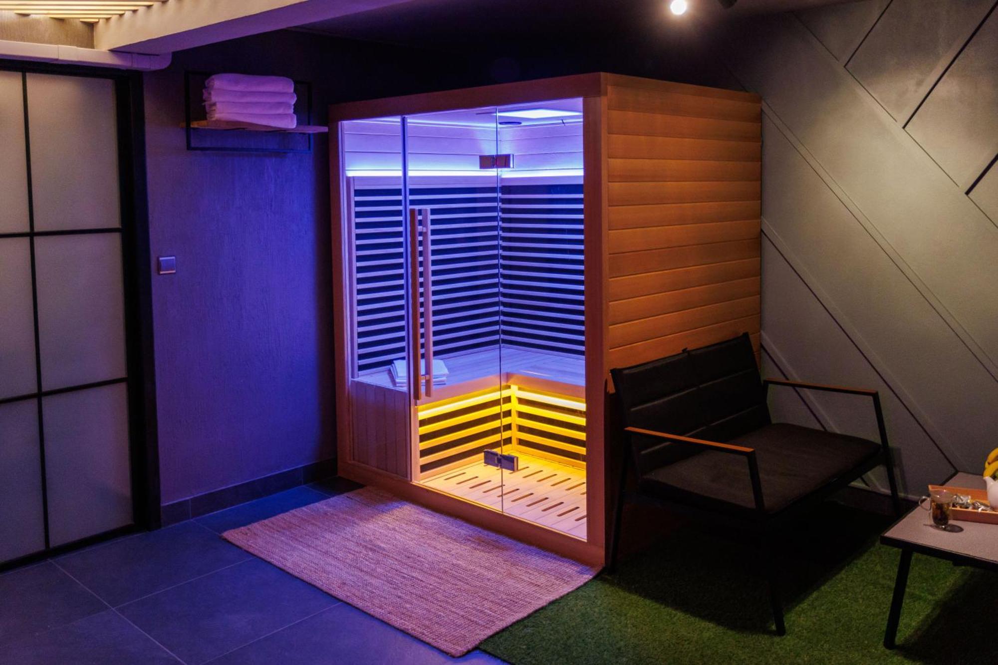 Leo Apartment Suite & Private Spa Zone - Old City Bratislava Ngoại thất bức ảnh