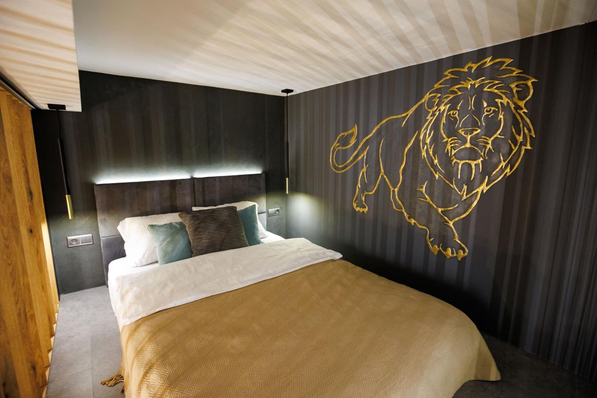 Leo Apartment Suite & Private Spa Zone - Old City Bratislava Ngoại thất bức ảnh
