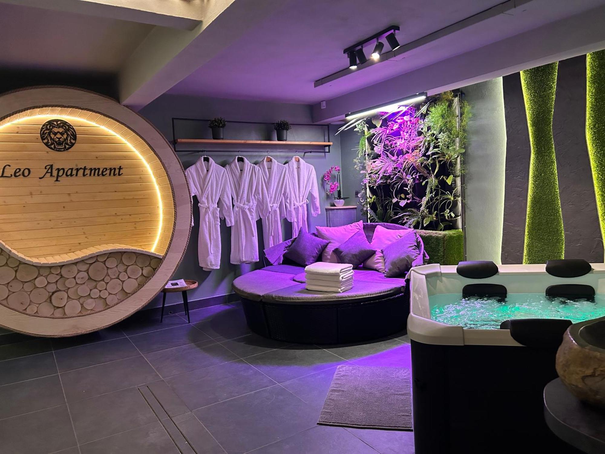 Leo Apartment Suite & Private Spa Zone - Old City Bratislava Ngoại thất bức ảnh